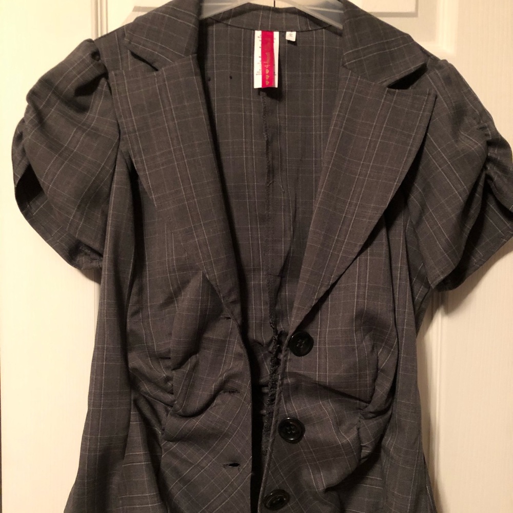 3/$20! Short sleeved blazer with ruching